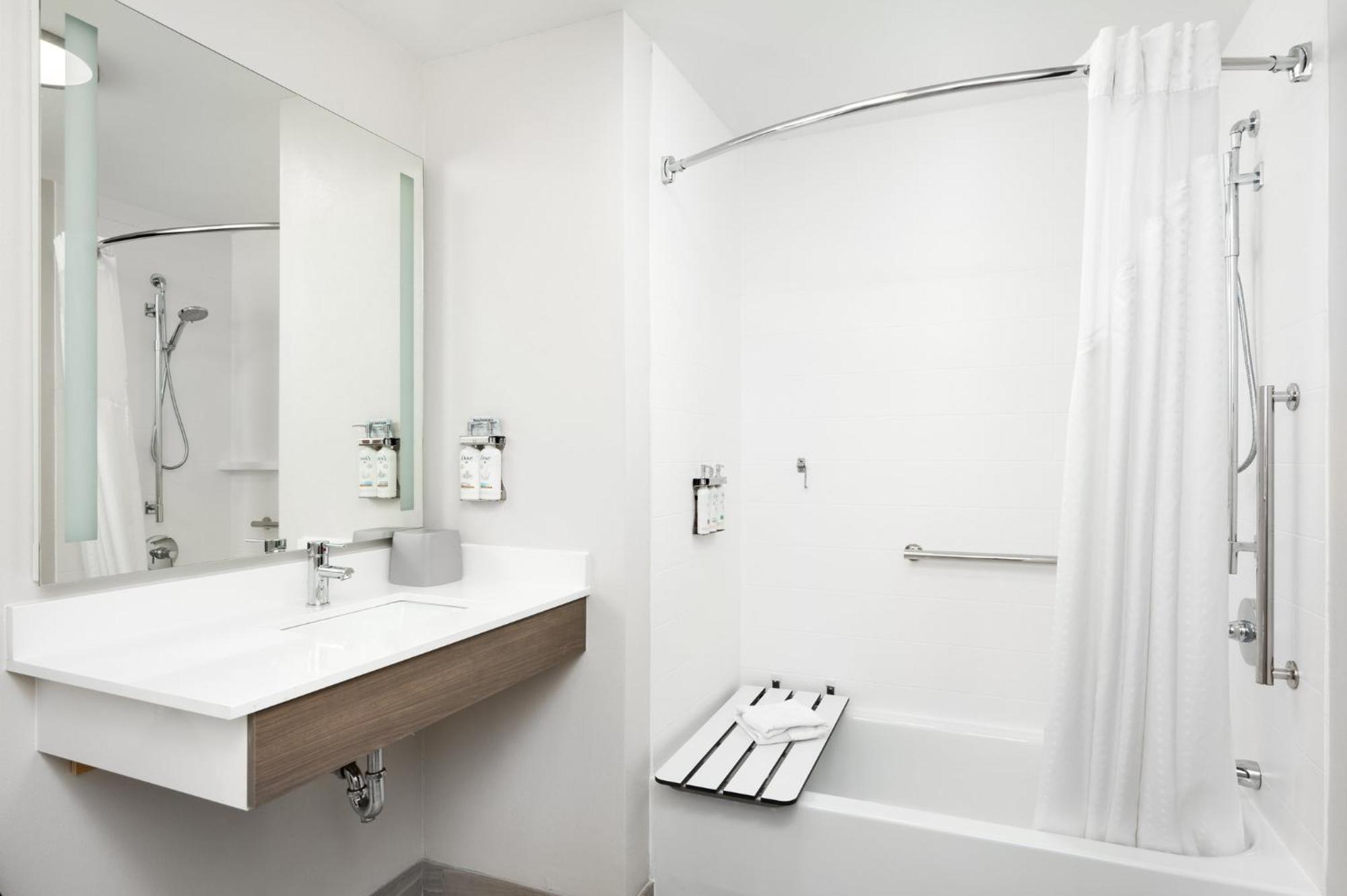 Holiday Inn Express Hotel & Suites Newport South By Ihg Luaran gambar