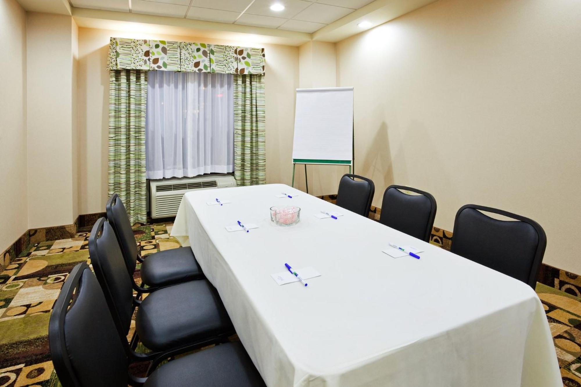 Holiday Inn Express Hotel & Suites Newport South By Ihg Luaran gambar